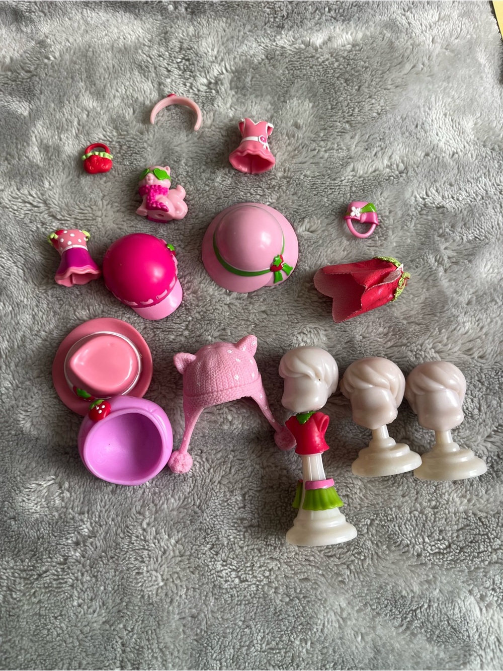 Pink Strawberry-Themed Doll Accessories Set - Assorted Hats & Outfits